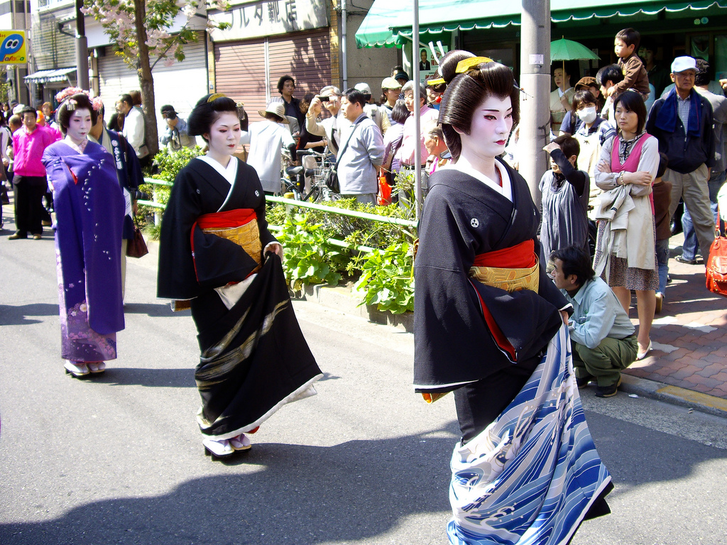 Geisha in Tokyo: Hangyoku and geishas